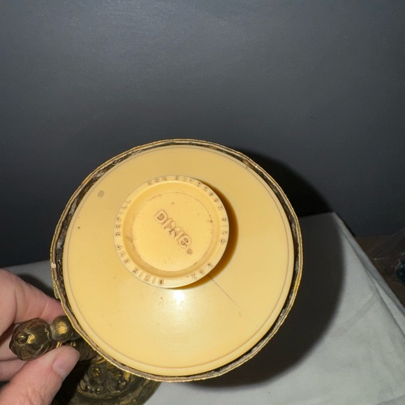 Vintage gold metal stand Dixie cup holder vanity Hollywood regency filigree - Picture 4 of 4